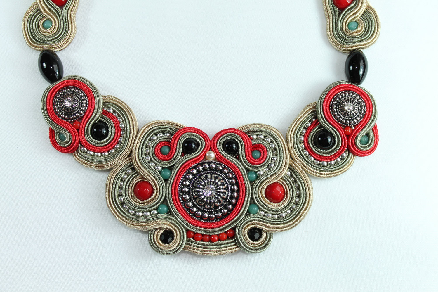 Conoce la técnica del Soutache